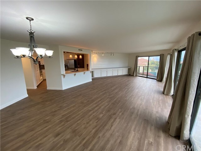Building Photo - 2400 Skyline Dr