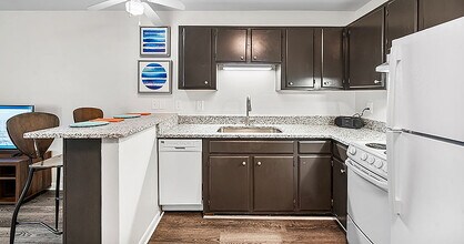 Building Photo - Wilmington Commons Apartments