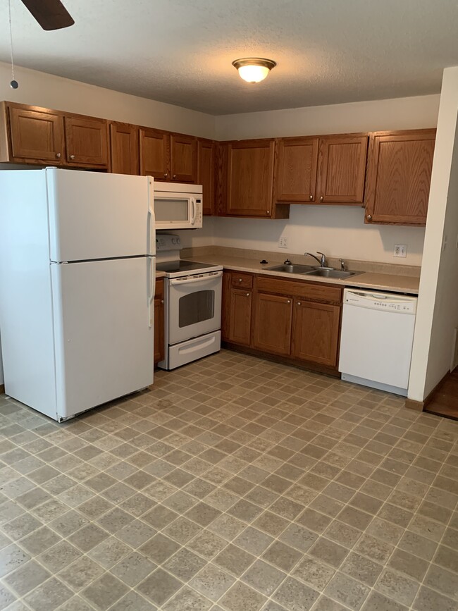 Building Photo - 1211 El Kay Ct