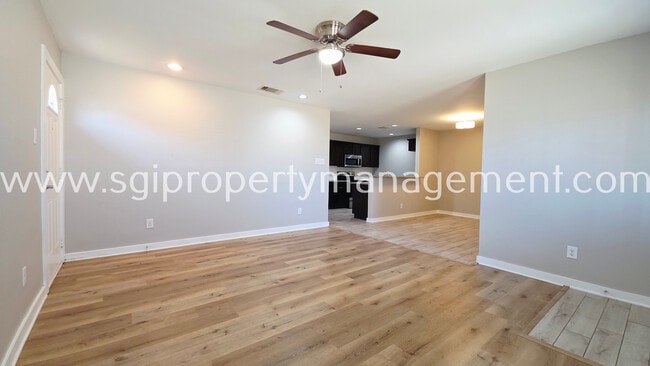 Building Photo - 523 Wood Dr