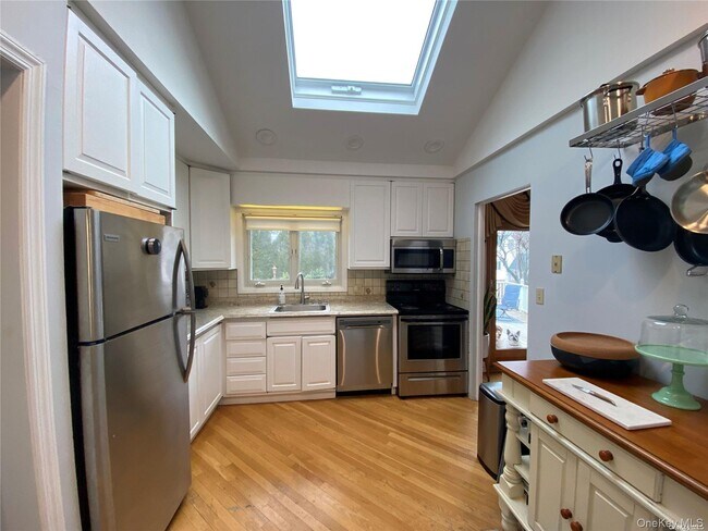 Foto del edificio - 23 Duncan Ln