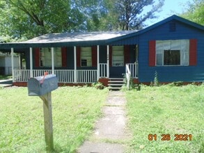 Building Photo - 104 Pike Ave