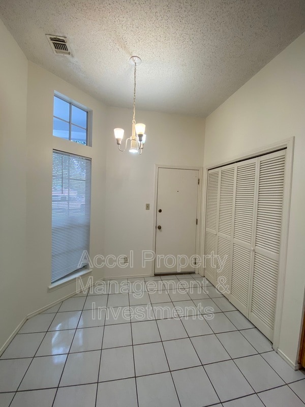 Foto del edificio - 6617 N 40th St