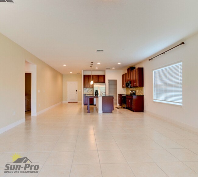 Foto del edificio - 5563 Estero Loop