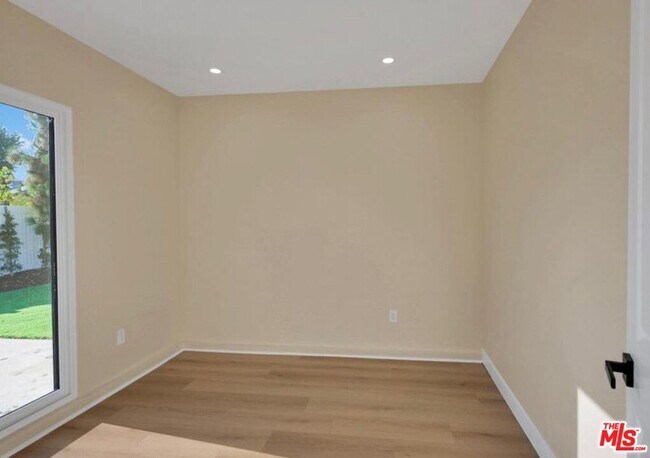 Foto del edificio - 10507 Dempsey Ave