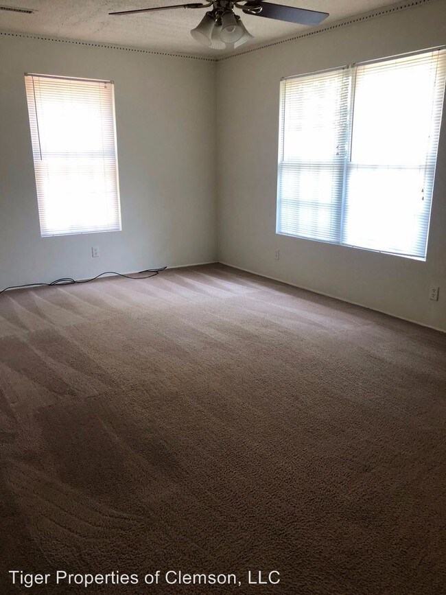 Foto del edificio - 3 br, 2 bath Room For Rent - 748 Berkeley Dr