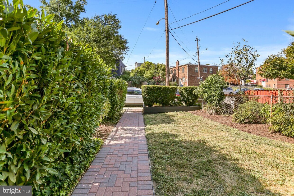 145 Dale St, Alexandria, VA 22305 Townhome Rentals in Alexandria VA