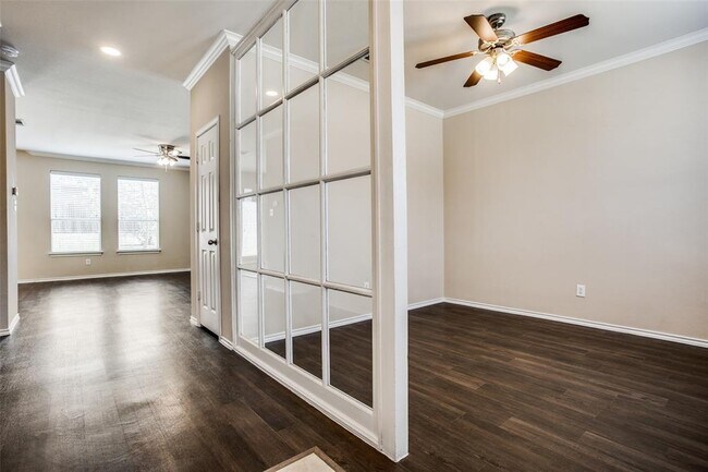 Foto del edificio - 2443 Green Meadows Ln