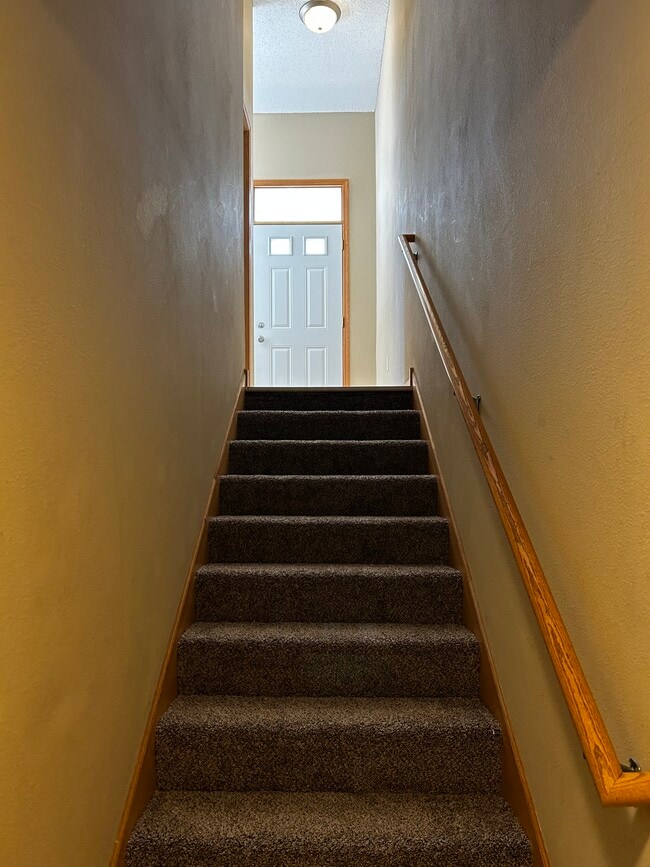 Garage Entrance Stairway - 640 Gateway Pl