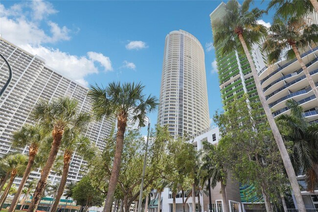 Building Photo - 1750 N Bayshore Dr