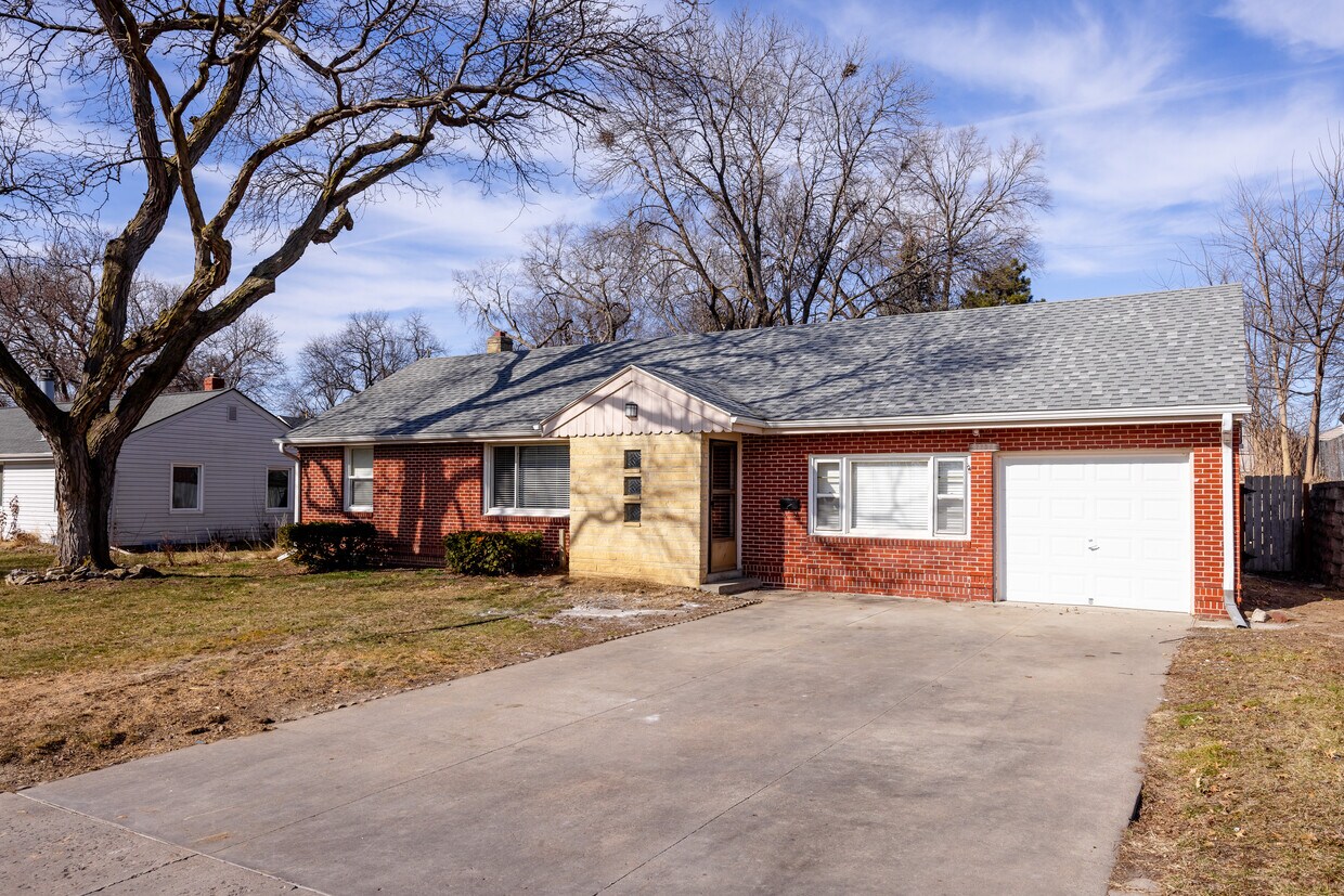 7738 Main St, Ralston, NE 68127 House Rental in Ralston, NE