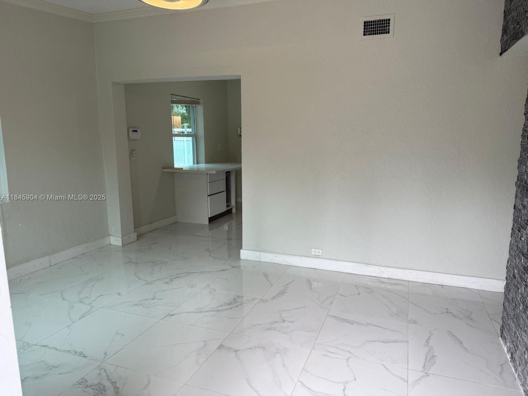 Foto principal - 1295 NW 122nd St