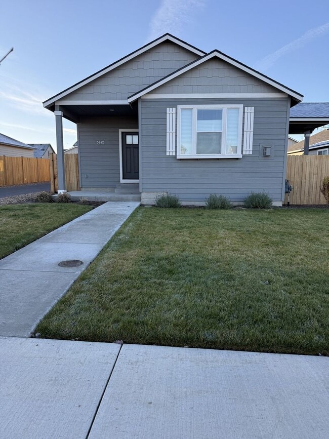 Building Photo - 3842 SW Metolius Ave