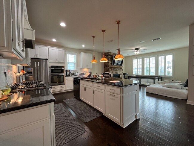 Foto del edificio - Beautiful 4BD, 3BA House with Bonus Family...