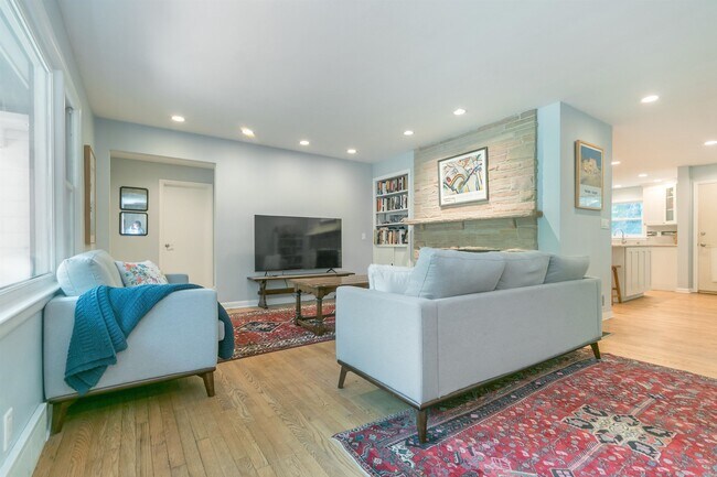 Building Photo - 4117 Chippewa Dr