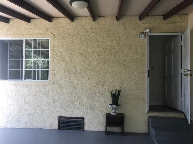 entrance - 11907 Brookhaven Ave