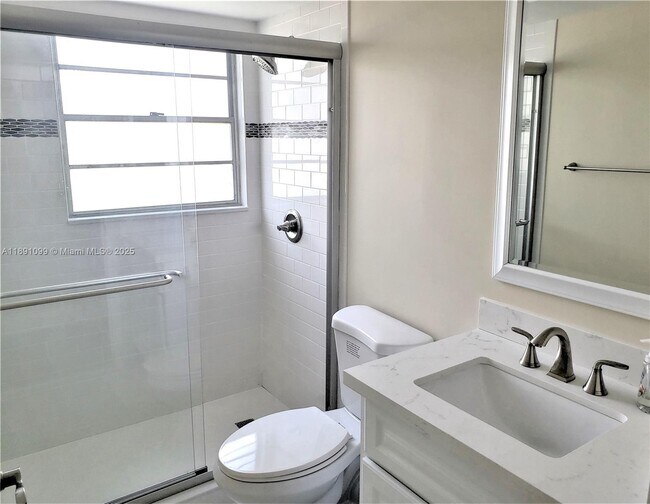 Building Photo - 98 Fanshaw C