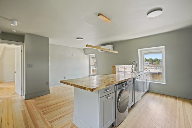 Building Photo - 31 N Eckar St