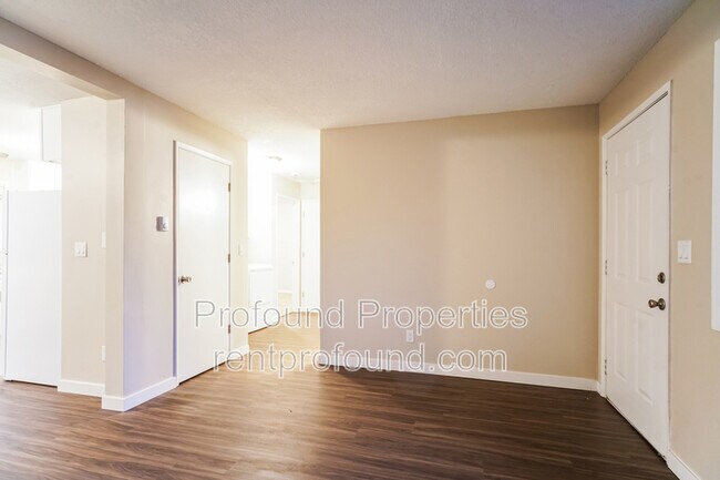 Building Photo - 736 SE 13th Ave