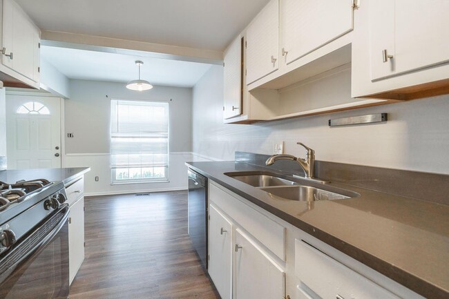 Building Photo - 106 Tarryton Ct E
