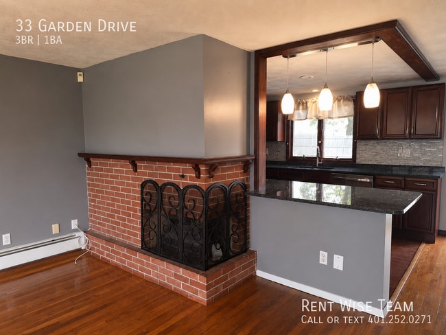 Building Photo - 33 Garden Dr