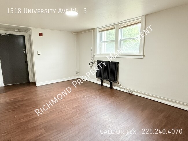 Photo du bâtiment - 1518 University Ave W