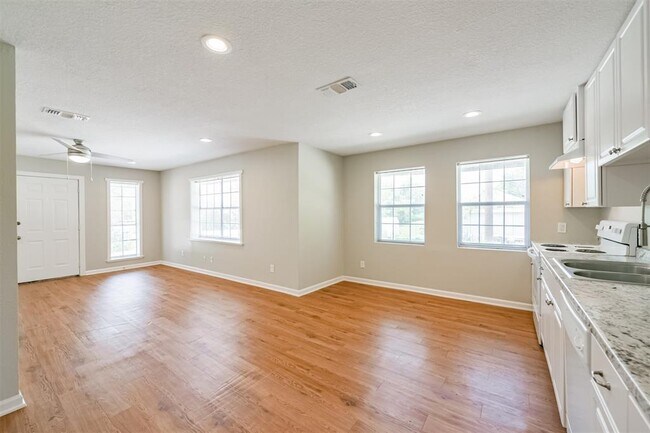 Building Photo - 9117 Harvest Acres Dr