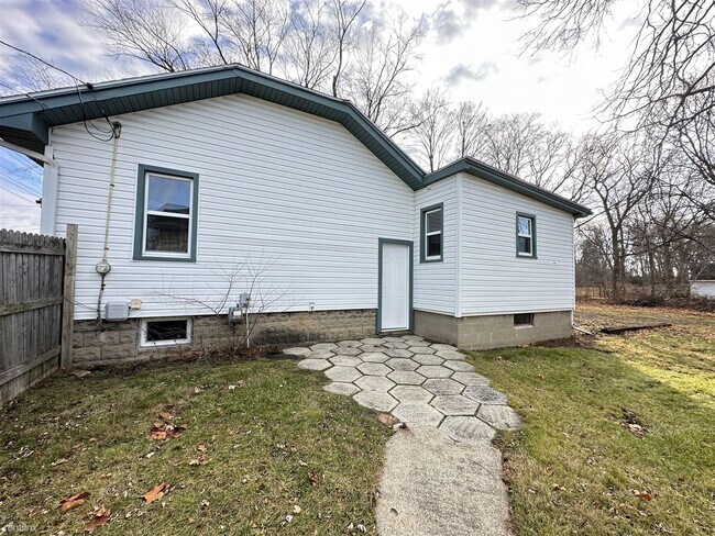 Building Photo - 3 br, 1 bath House - 2517 Wildwood Ave