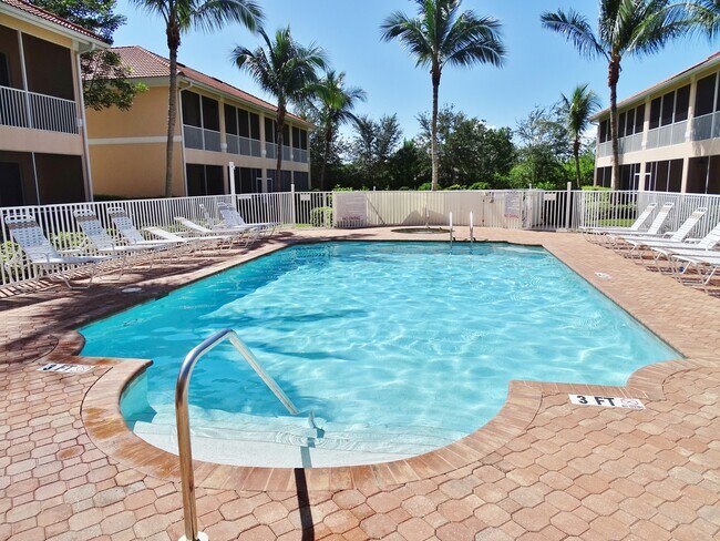 Building Photo - Newly Renovated & Available Now - Furnishe...