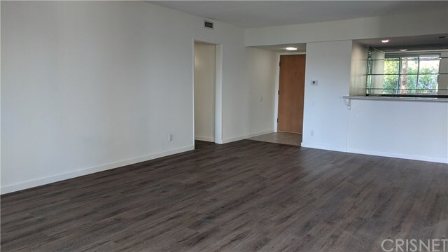 Foto del edificio - 4915 Tyrone Ave