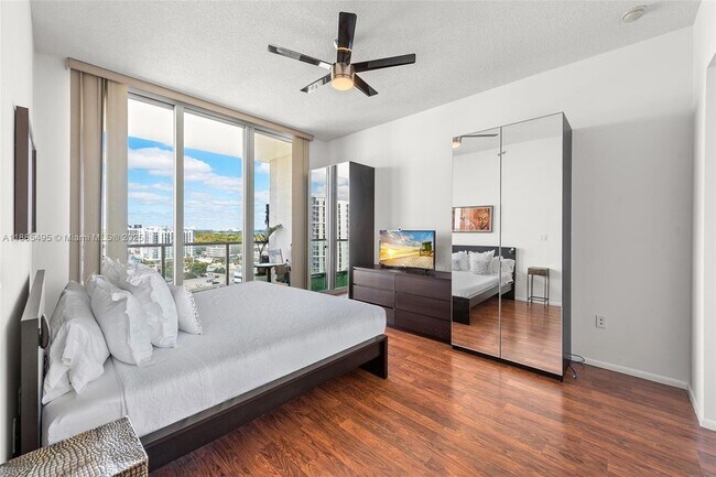 Foto del edificio - 3470 E Coast Ave