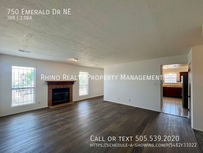 Building Photo - Roomy 3 Bedroom 2 Bathroom Home In Rio Ran...