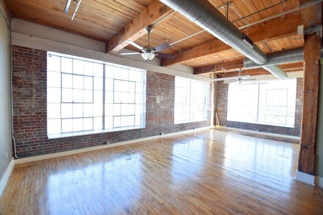Loft 304 - Bedroom - 736 Dickies Lofts