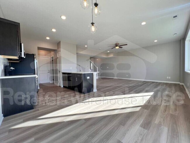 Building Photo - 7000 Lake Hill Dr