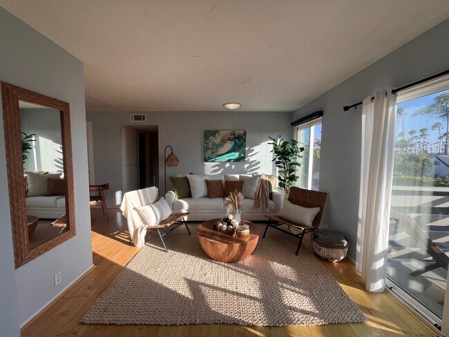 Building Photo - 3075 E Harbor Blvd
