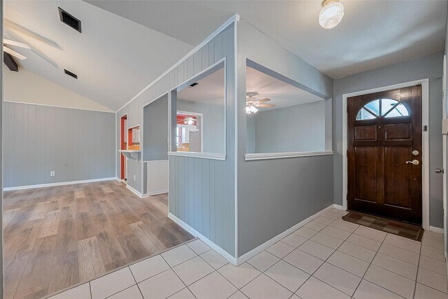 Building Photo - 2762 Foliage Green Dr