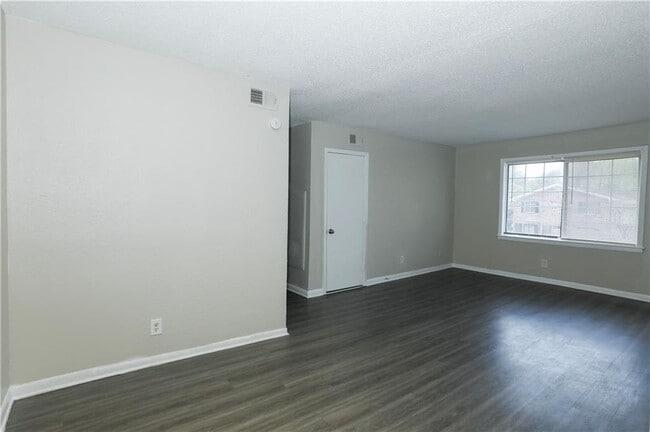 Building Photo - 2065 Alison Ct SW