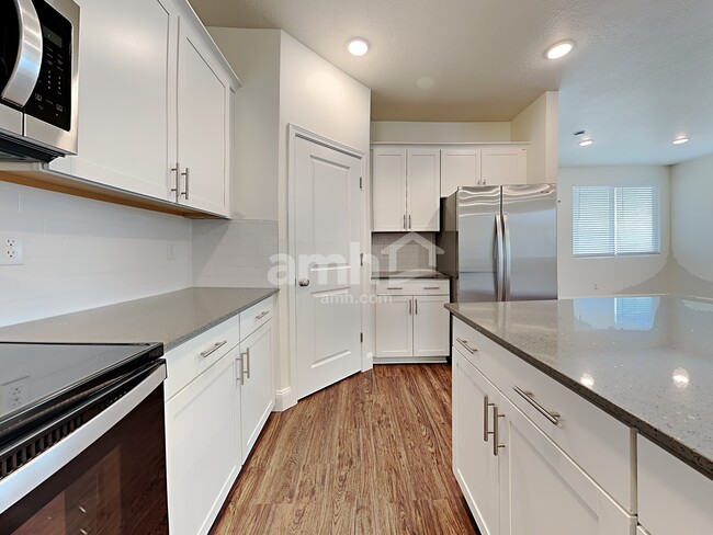 Building Photo - 3331 S 2580 W