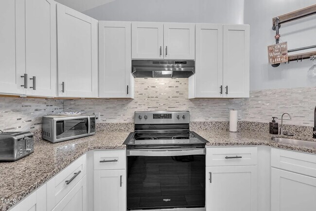 Foto del edificio - Room in House on Tall Rock Ct