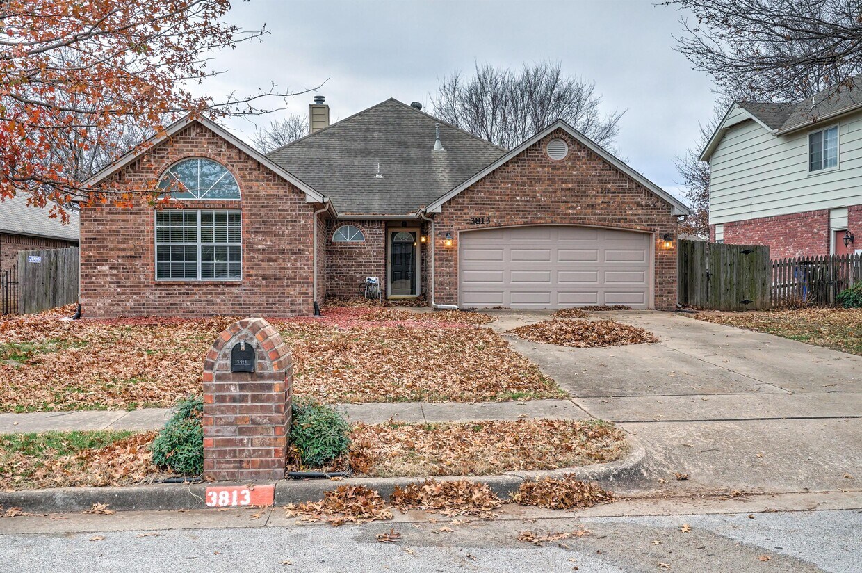 Primary Photo - 3813 W Galveston St