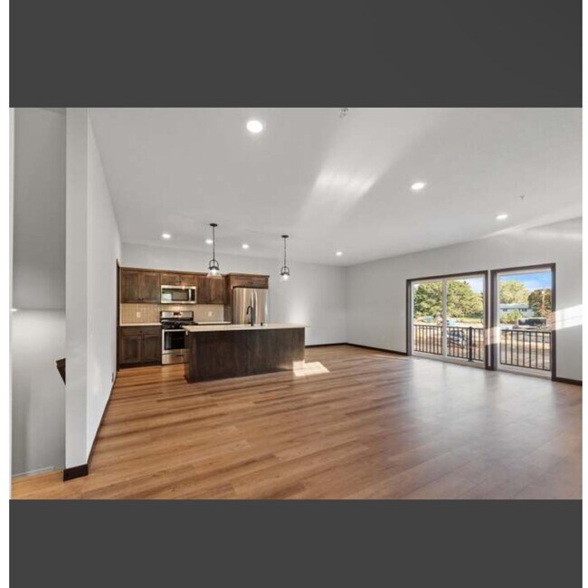 Foto del edificio - 3 Bed | 3 Bath Townhome - Blaine