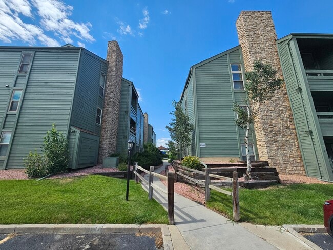 Building Photo - 144 W Rockrimmon Blvd