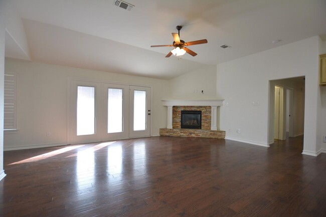 Building Photo - 6816 Oakridge Ave