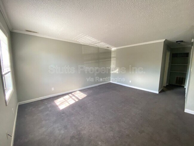 Building Photo - 545 Dulin St