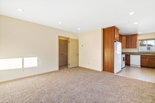 Building Photo - 113 N 1st St