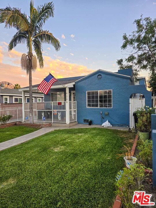 Foto del edificio - 4204 E 53rd St