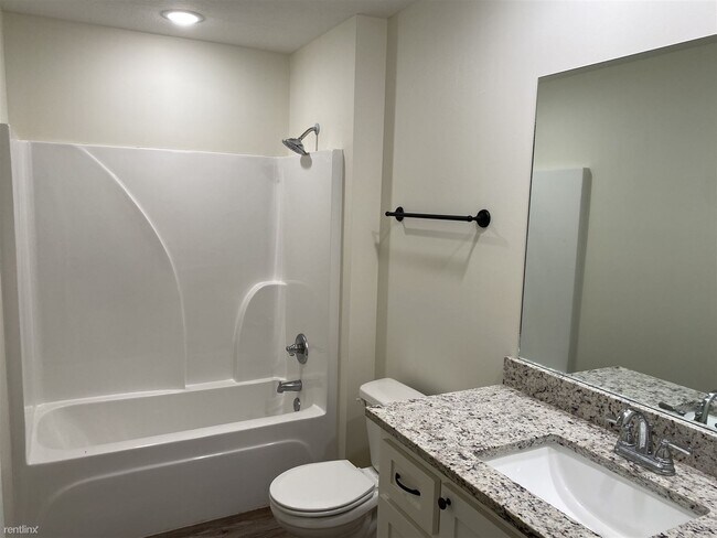 Foto del edificio - 3 br, 2 bath House - 5 Boone Lane