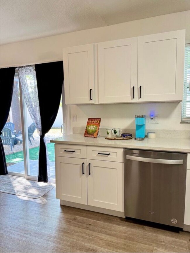 Foto del edificio - 6320 Cedar St NE