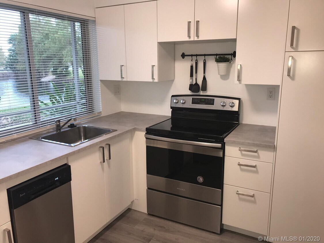 9070 Lime Bay Blvd Unit 107, Tamarac, FL 33321 Condo for Rent in