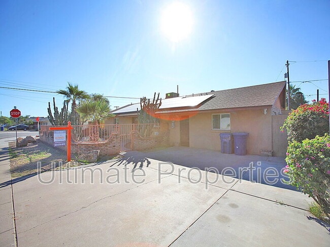 Building Photo - 1003 W Howe St